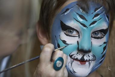 Laurie Faulkner, face painting in Melbourne