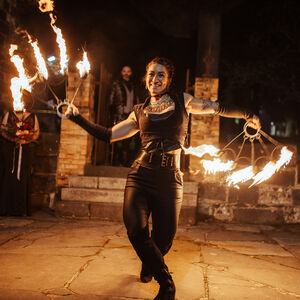 Mari-ko Firetwirler, fire performer in Melbourne, photo 2