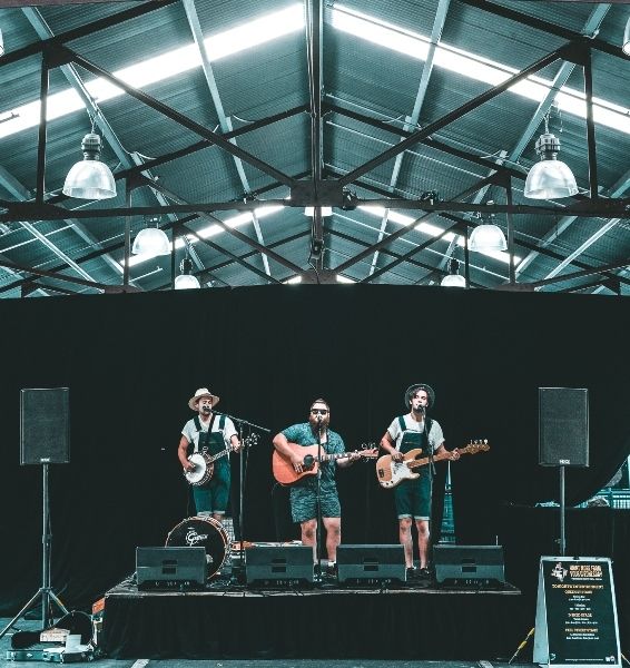 Velvet Archers, folk band in Melbourne, photo 2