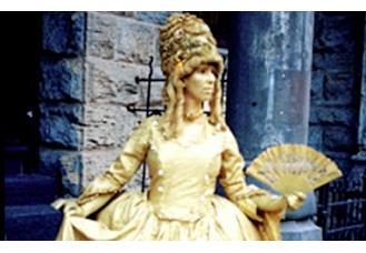 Marquisa D’Or, human statue in Melbourne