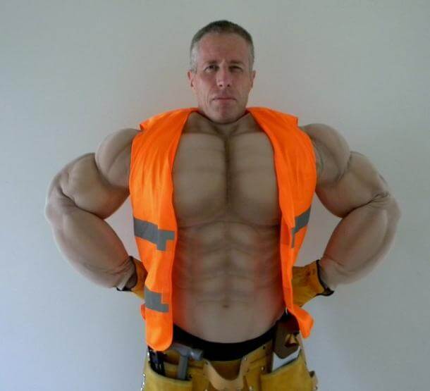 Muscle Up Oz, human statue in Melbourne