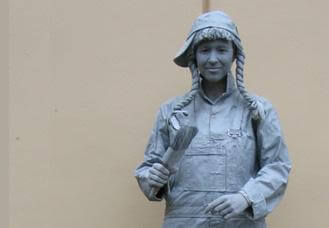 Polly the Painter, human statue in Melbourne