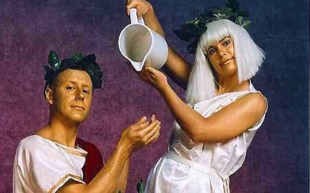 Roman Trio, human statue in Melbourne