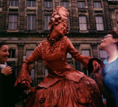 The Lady, human statue in Melbourne, photo 2