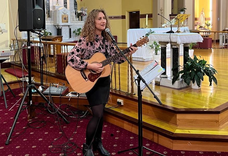 Maria Pellicano, italian singer in Melbourne