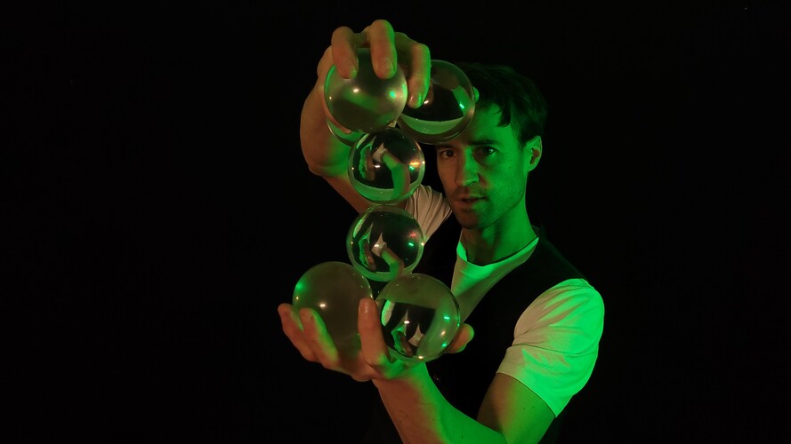 Le Ron Hubble, juggler in Melbourne, photo 3