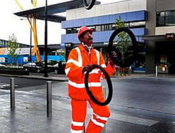 Mick The Mechanic, juggler in Melbourne