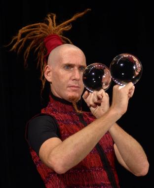 Mister Om, juggler in Melbourne, photo 3