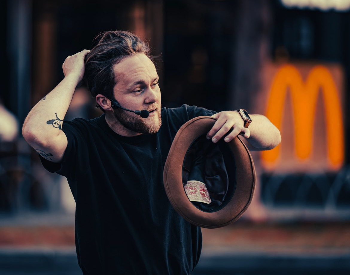 Mika Harris, magician in Melbourne