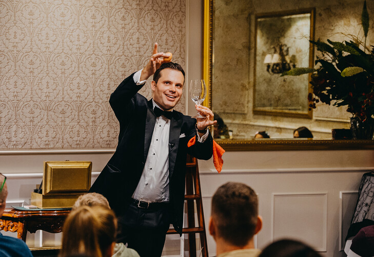 Luke Hocking, magician in Melbourne, photo 3
