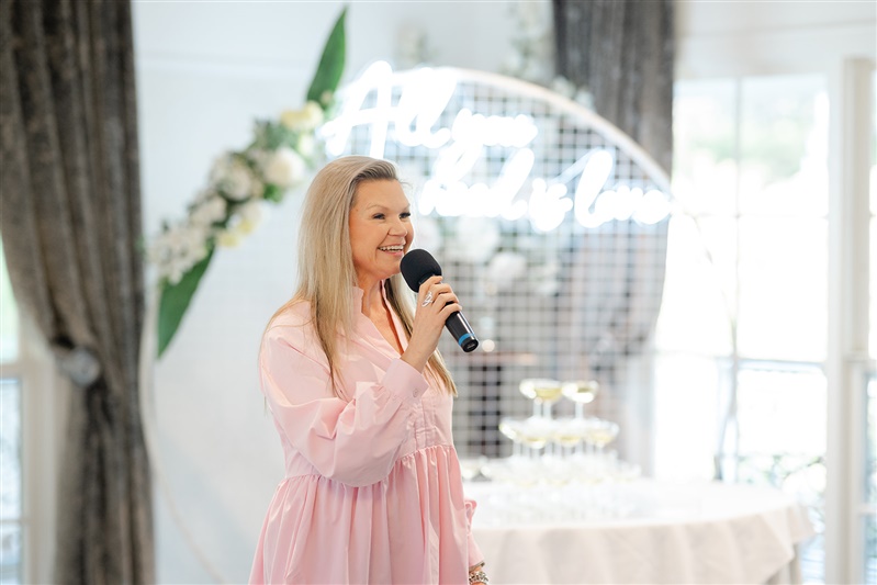 Melbourne Celebrant Julie, mc-master of ceremonies in Melbourne