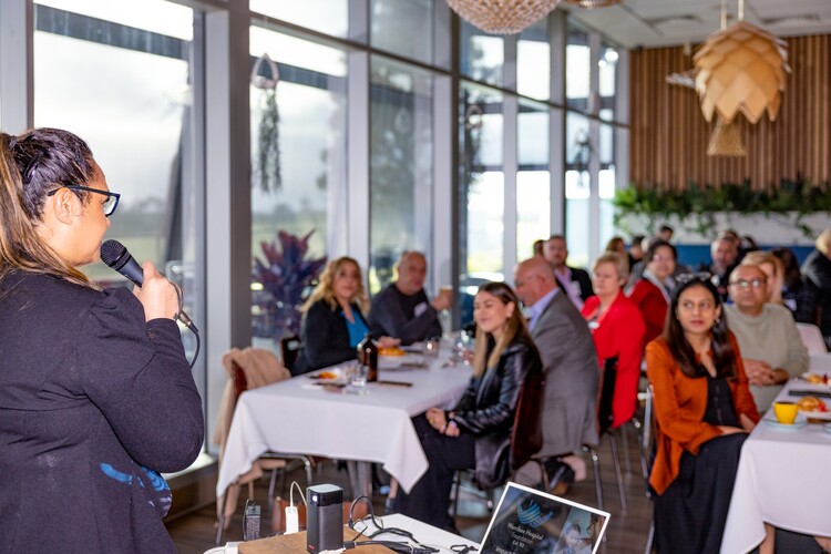 Deborah Dickinson, motivational speaker in Melbourne, photo 3