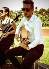 Nathan & Susie, musical duo in Melbourne, photo 2