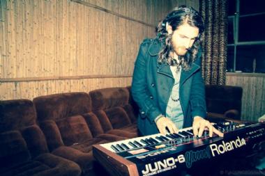 Daniel J. Cross, musical soloist in Melbourne, photo 2