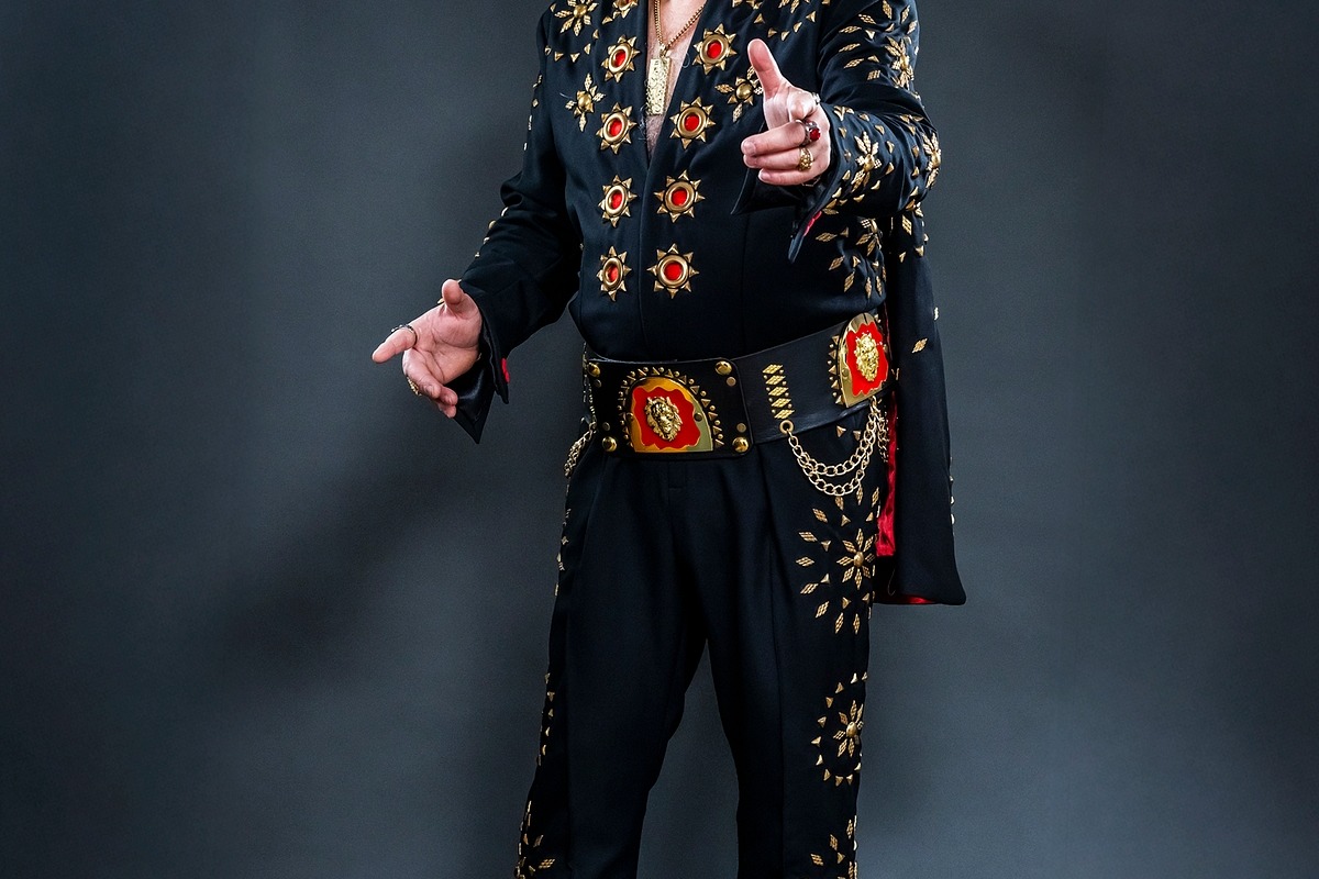 Serafino Alberti as Rocking Elivia, musical soloist in Melbourne, photo 2