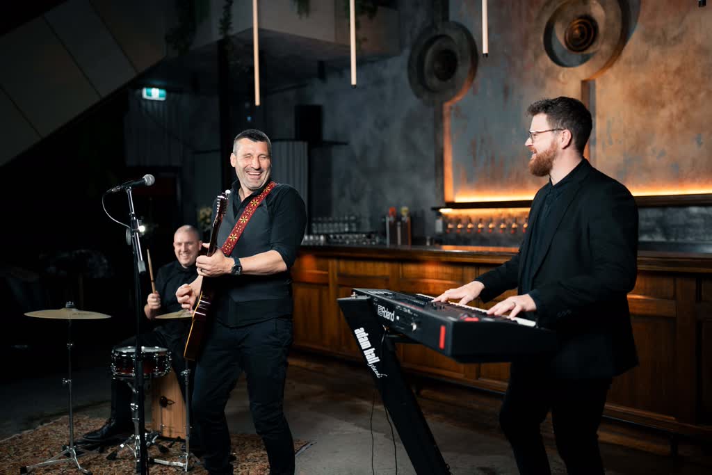 Russell, musical trio in Melbourne, photo 2