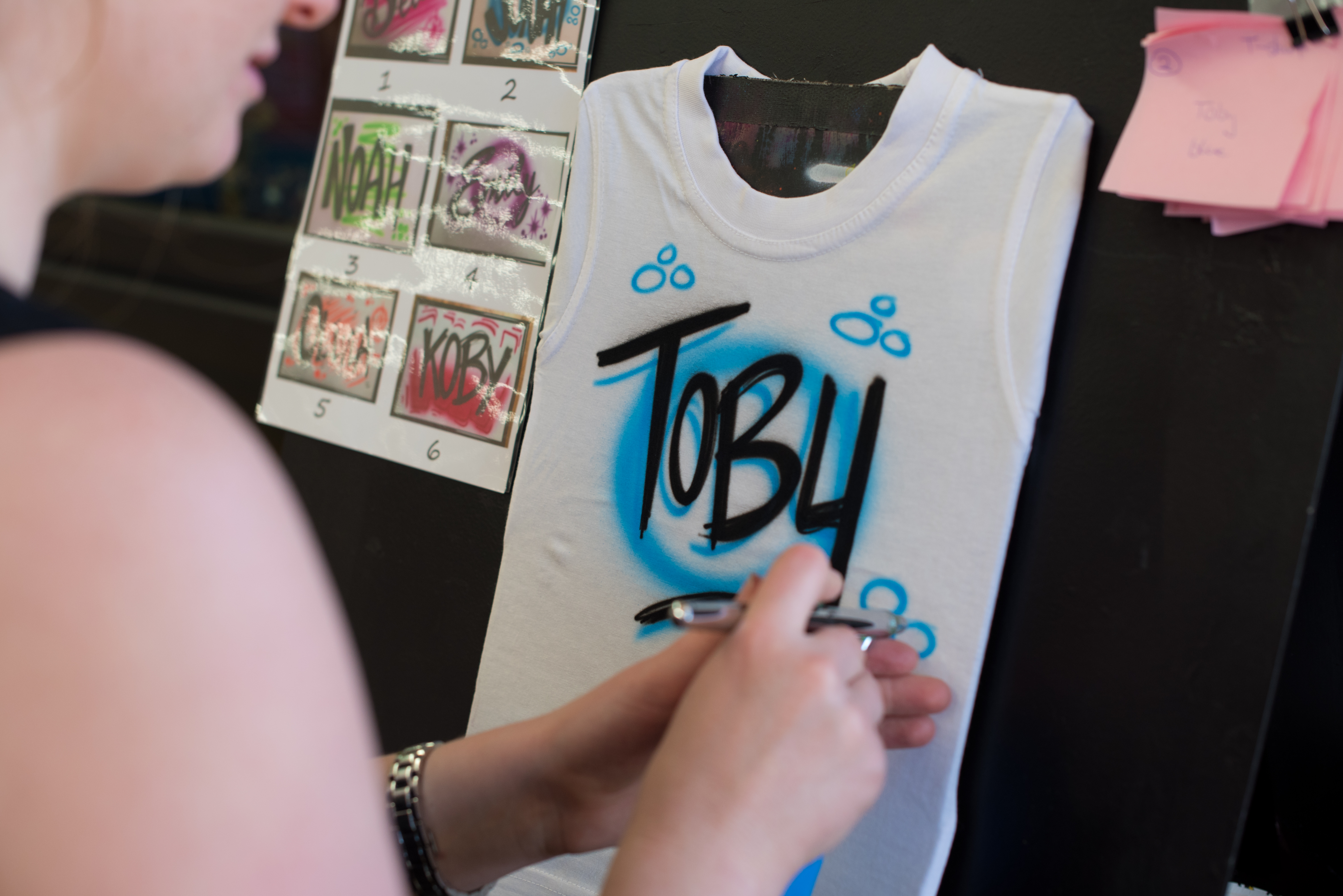 Live Airbrushed Graffiti Caps/T-shirts, body painting in Melbourne