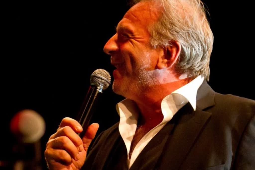 Alfredo the Piano Man, pianist and singer solo in Melbourne