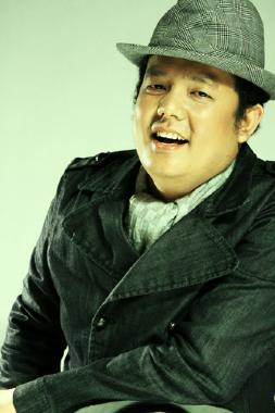 Boy Sihombing, pianist in Melbourne
