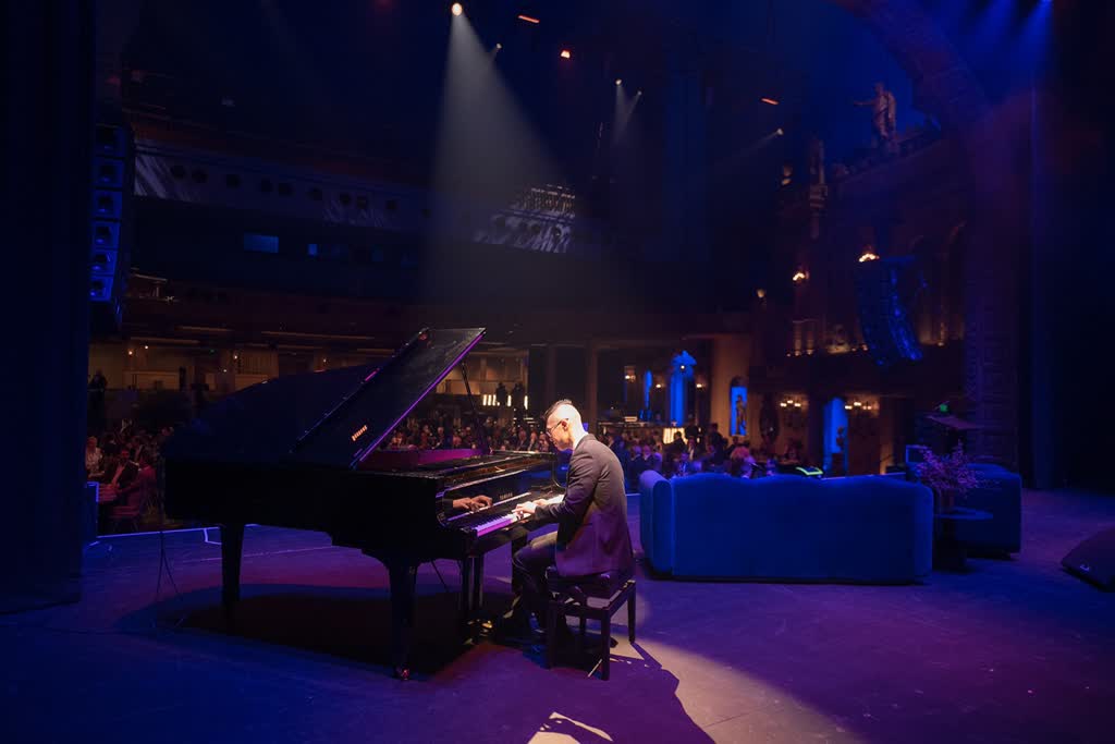 Melbourne Pianist Calvin, live in Melbourne, photo 2