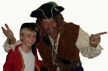 Captain M.T.Head, pirate costume character in Melbourne, photo 2