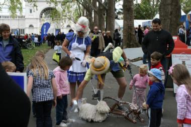 Gone to the Dogs, puppetry in Melbourne, photo 3