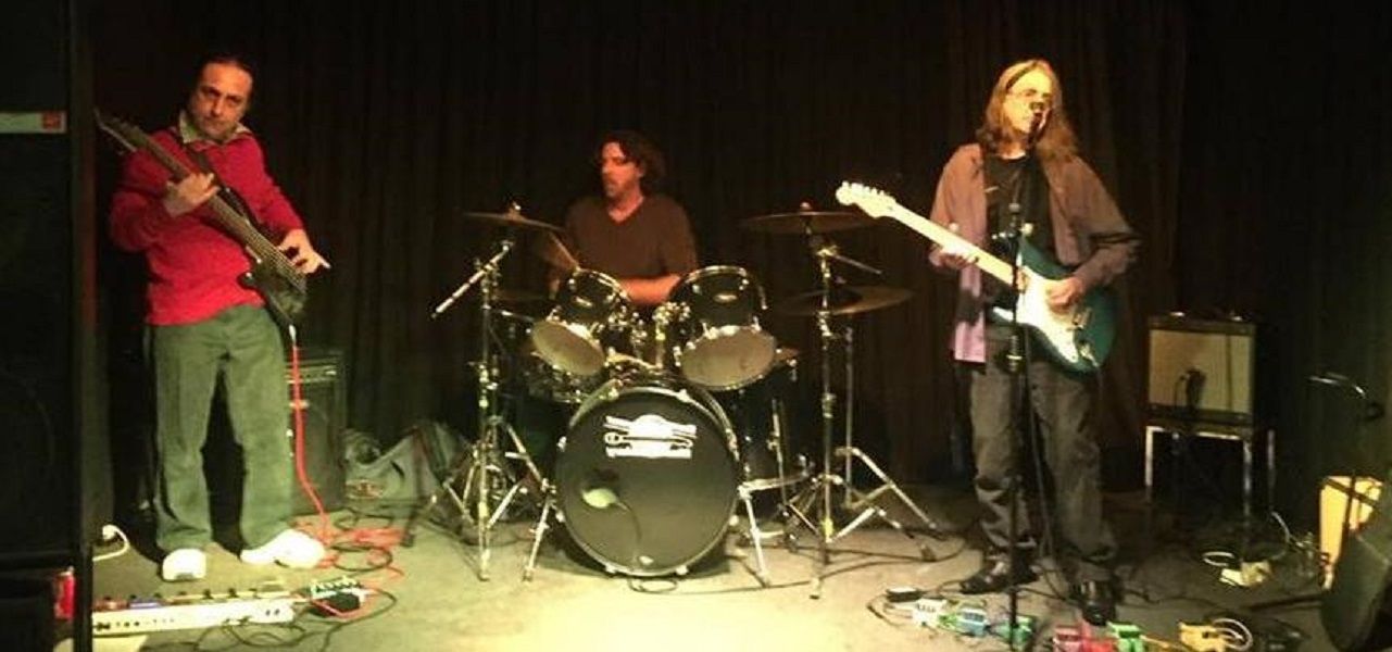 Triuz, rock band in Melbourne, photo 2