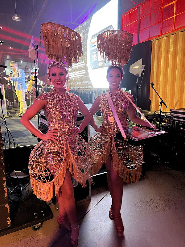 Chandelier Presenter, roving entertainer in Melbourne, photo 2