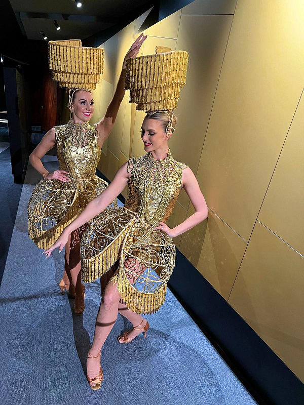 Chandelier Presenter, roving entertainer in Melbourne, photo 3