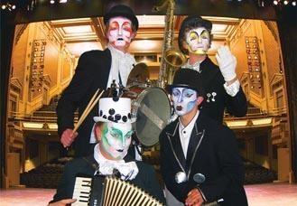 Cirque, roving entertainer in Melbourne
