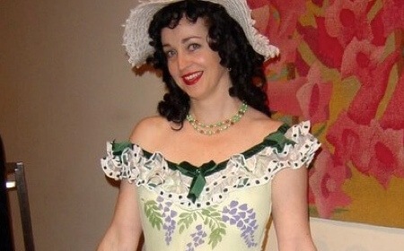 Elegant Ladies, roving entertainer in Melbourne