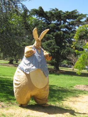 Giant Easter Bunnies, roving entertainer in Melbourne, photo 2