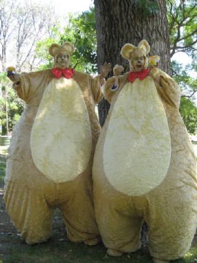 Giant Teddy Bears, roving entertainer in Melbourne