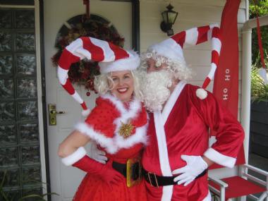 Santa & Mrs Claus MCs, roving entertainer in Melbourne, photo 2