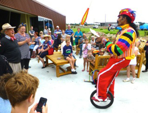 Fredrico Boogie, juggler in Melbourne, photo 2