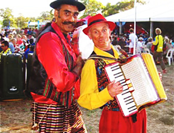 Nikkinoffski Twins, musical duo in Melbourne, photo 2