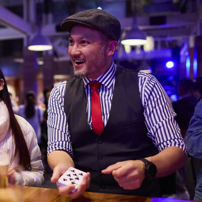 Felix Lee, roving magician in Melbourne, photo 2