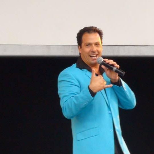 Dean Canan, singer in Melbourne