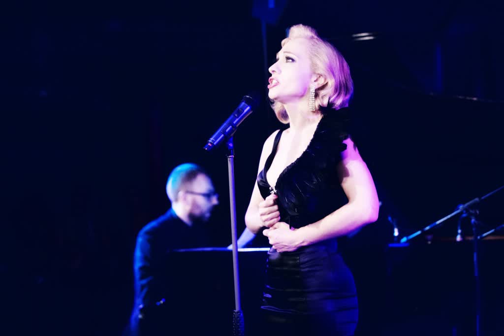 Nikki Nouveau, singer in Melbourne, photo 2