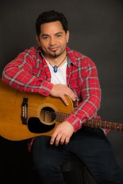 Adrian Thomas, singer-songwriter in Melbourne, photo 2