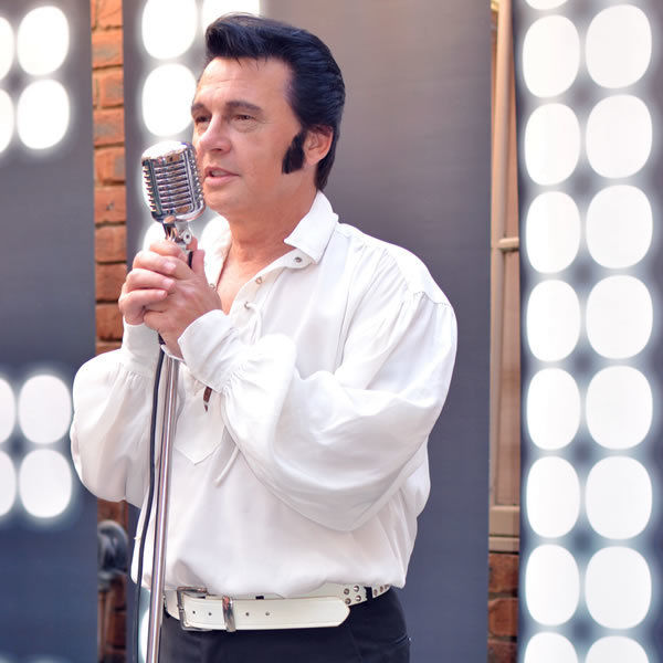 Elvis in Oz, singing impersonator in Melbourne, photo 2