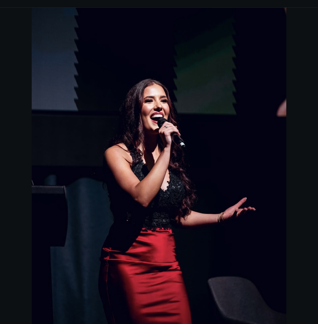 Valentina Taylor, pianist and singer solo in Melbourne