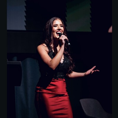 Valentina Taylor, pianist and singer solo in Melbourne, photo 2