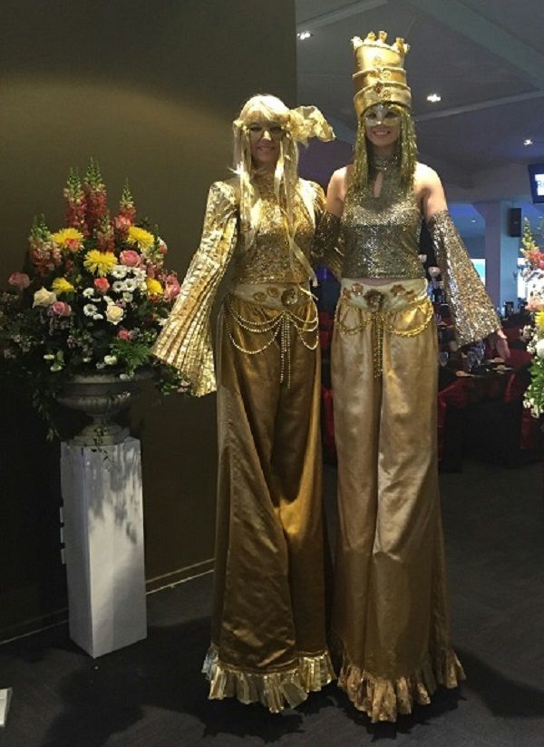 A Touch of Gold, stilt walker in Melbourne, photo 3