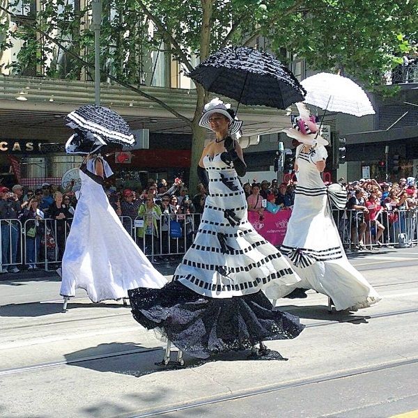 Black and White Spring Racing Ladies, stilt walker in Melbourne, photo 2