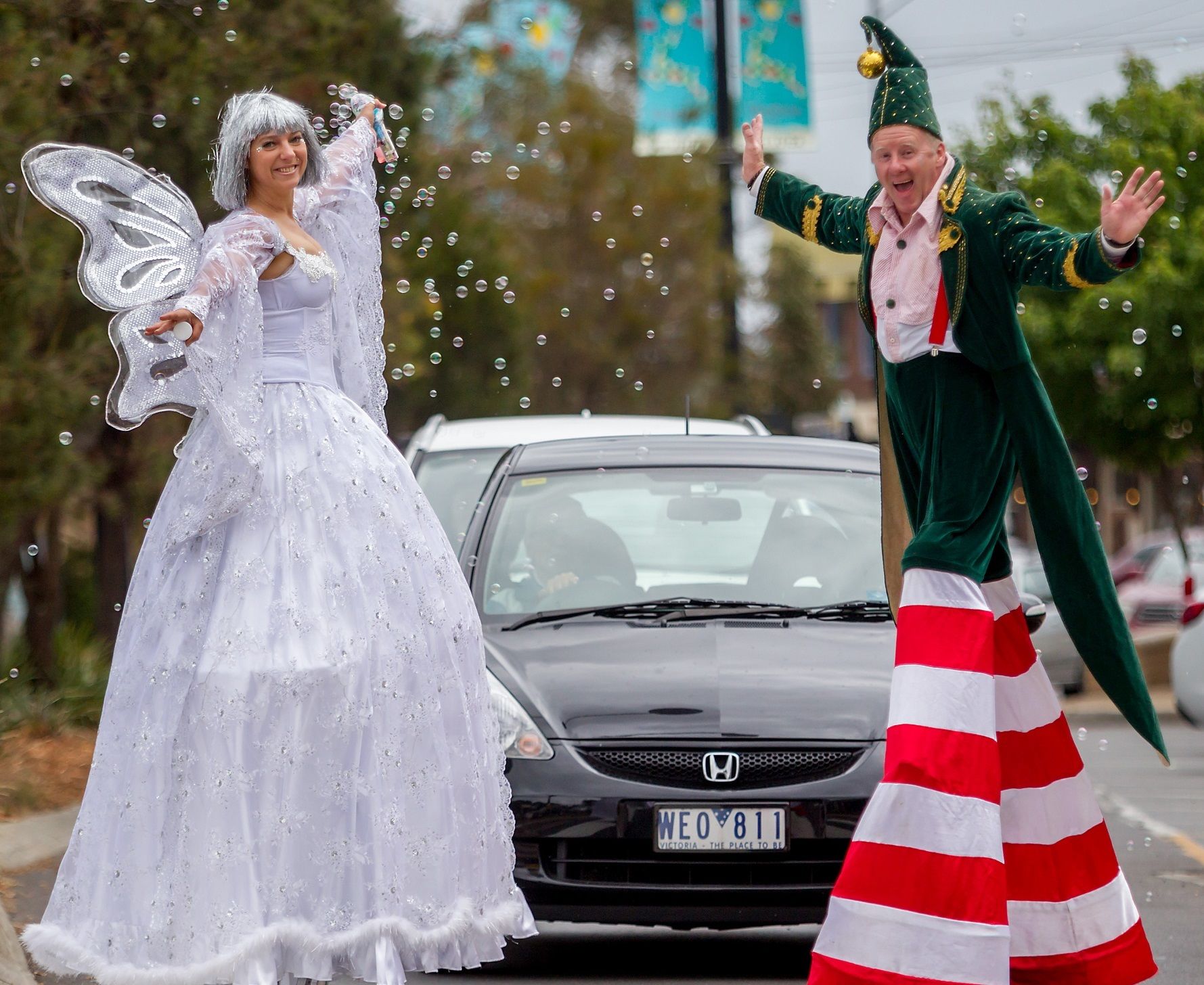 Ethereal LED Angel, stilt walker in Melbourne, photo 3