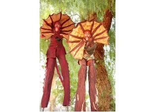 Frilled Neck Lizards, stilt walker in Melbourne