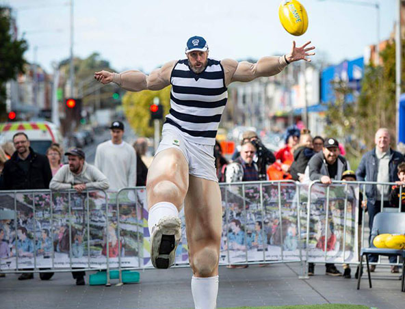 Giant Football Player, stilt walker in Melbourne, photo 3