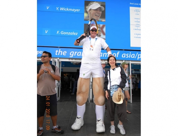 Giant Tennis Player, stilt walker in Melbourne