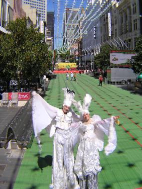 Heavenly Christmas Angels, stilt walker in Melbourne, photo 3